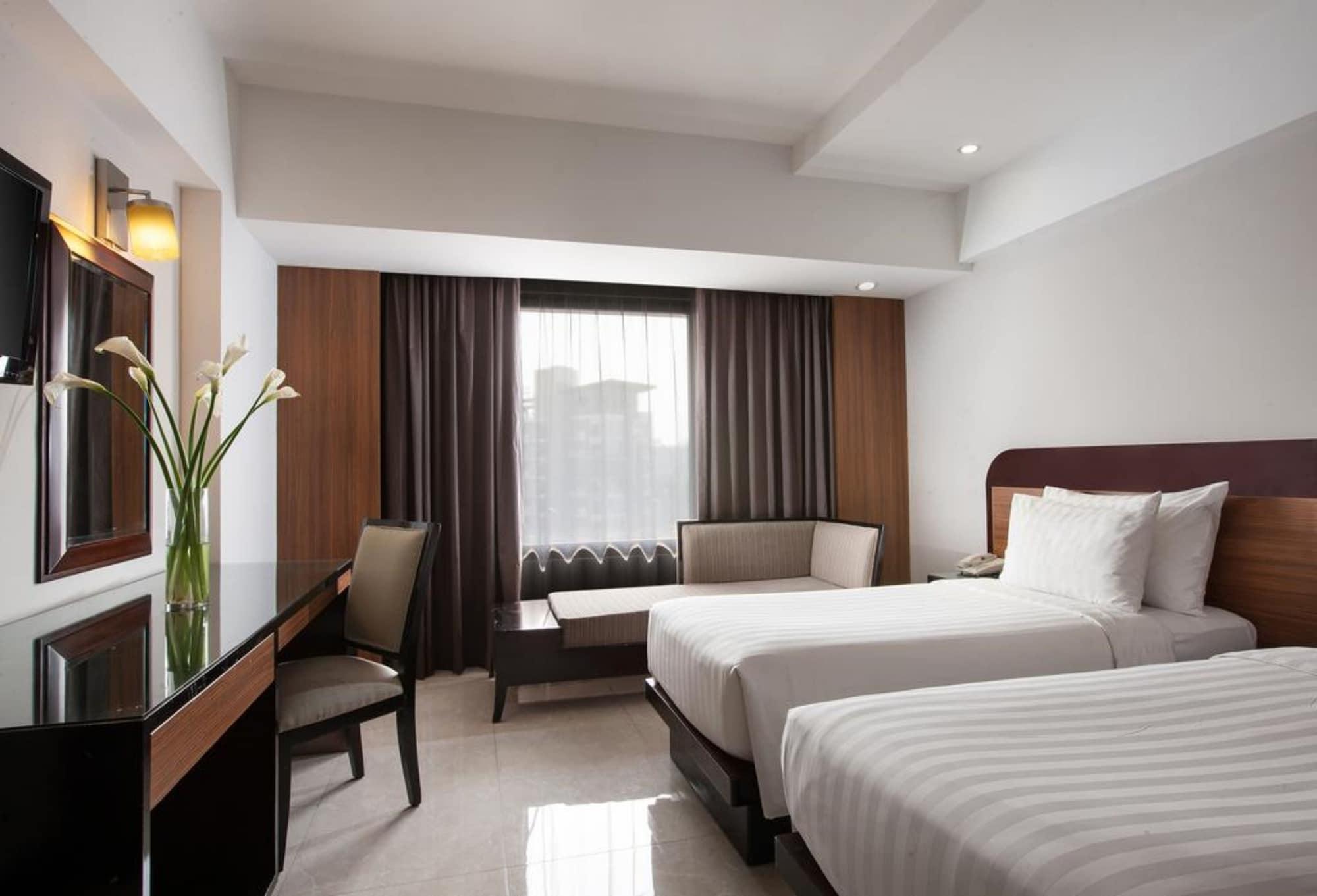 Santika Premiere 4*