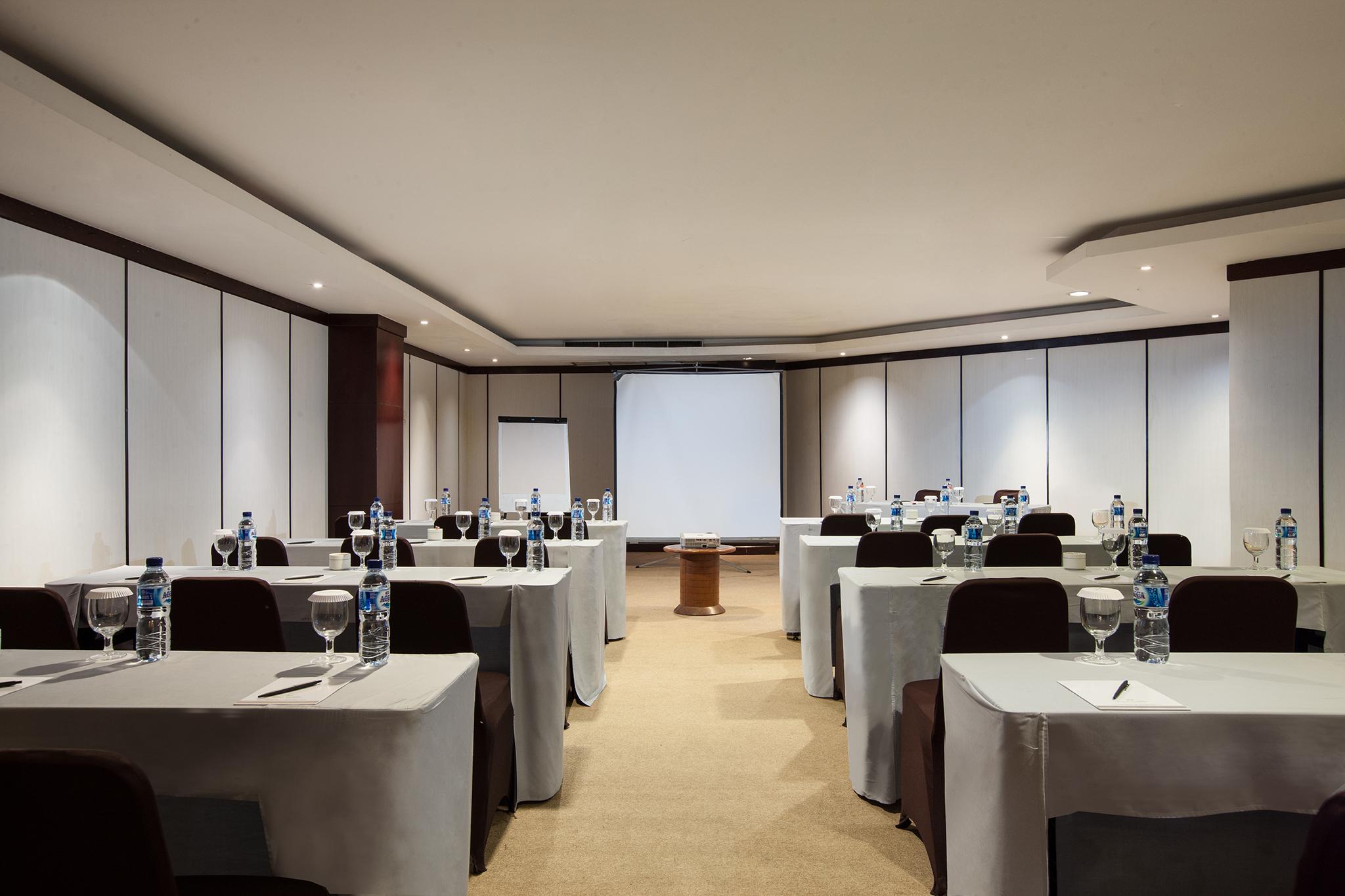 Hotel Santika Premiere 4*