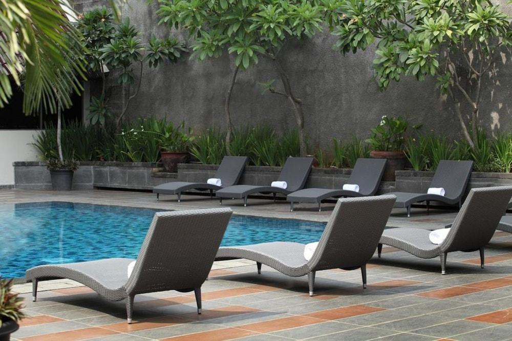 Hotel Santika Premiere