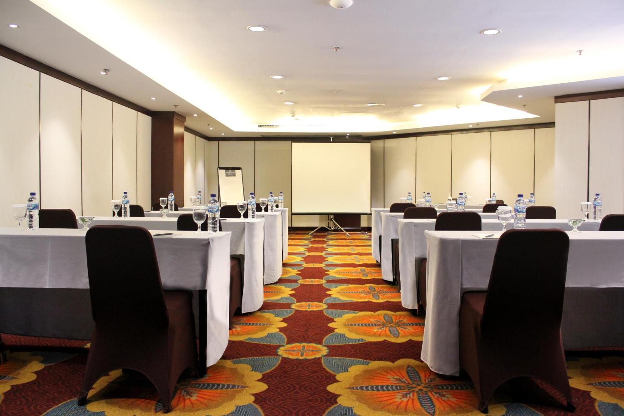 Santika Premiere Hotel