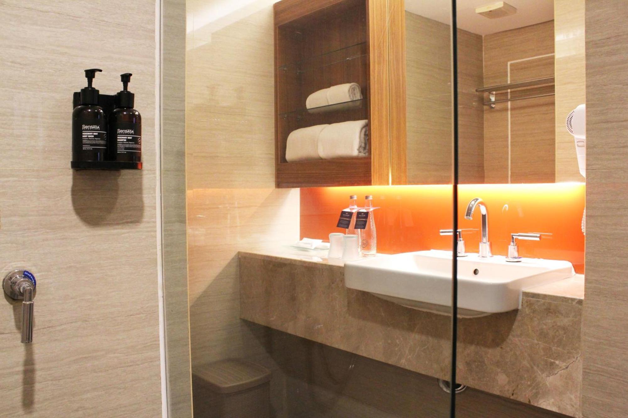 Hotel Santika Premiere 4*